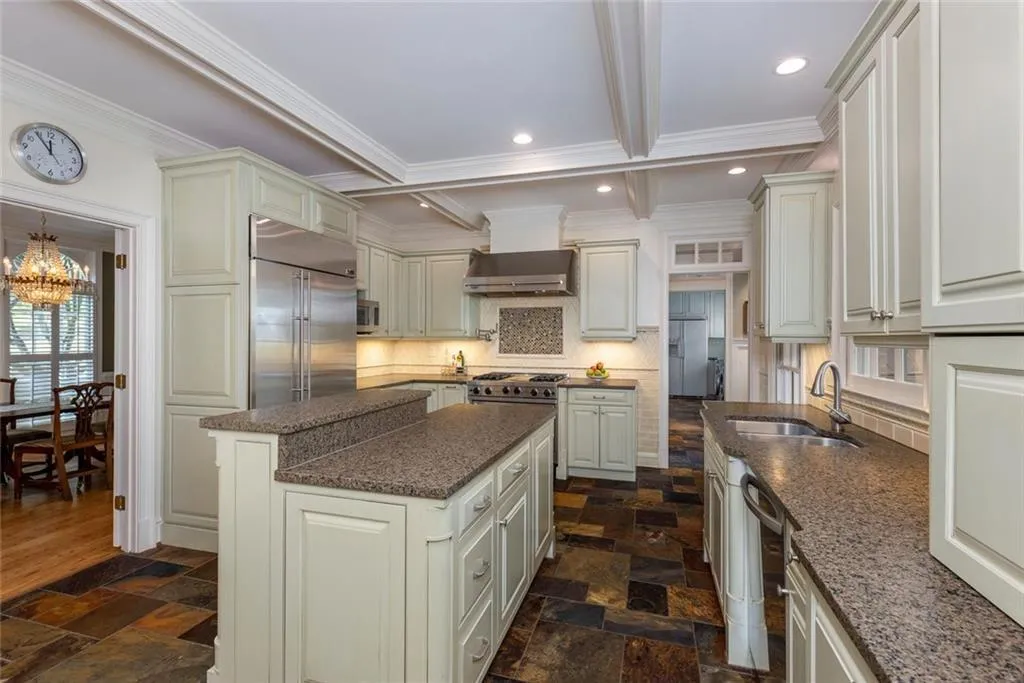 1048 Byrnwyck Road Ne, Brookhaven, Georgia 30319, 5 Bedrooms Bedrooms, ,3 BathroomsBathrooms,Residential,For Sale,1048 Byrnwyck Road Ne,7631250