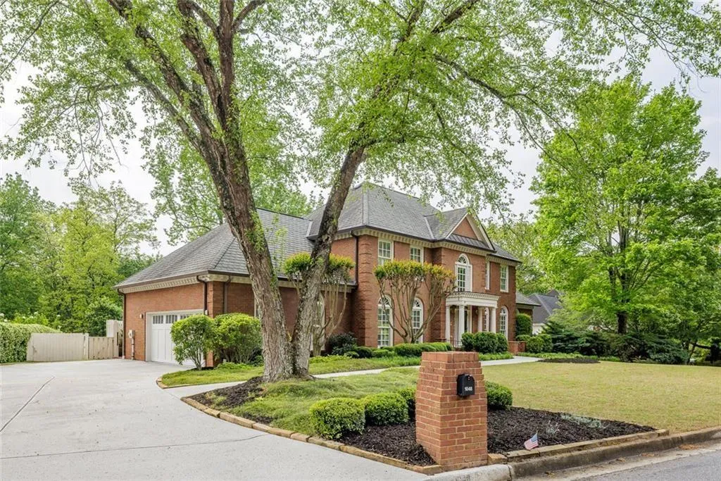 1048 Byrnwyck Road Ne, Brookhaven, Georgia 30319, 5 Bedrooms Bedrooms, ,3 BathroomsBathrooms,Residential,For Sale,1048 Byrnwyck Road Ne,7631250