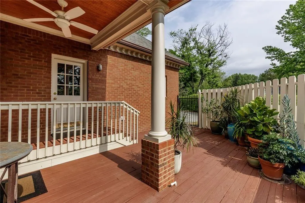 1048 Byrnwyck Road Ne, Brookhaven, Georgia 30319, 5 Bedrooms Bedrooms, ,3 BathroomsBathrooms,Residential,For Sale,1048 Byrnwyck Road Ne,7631250