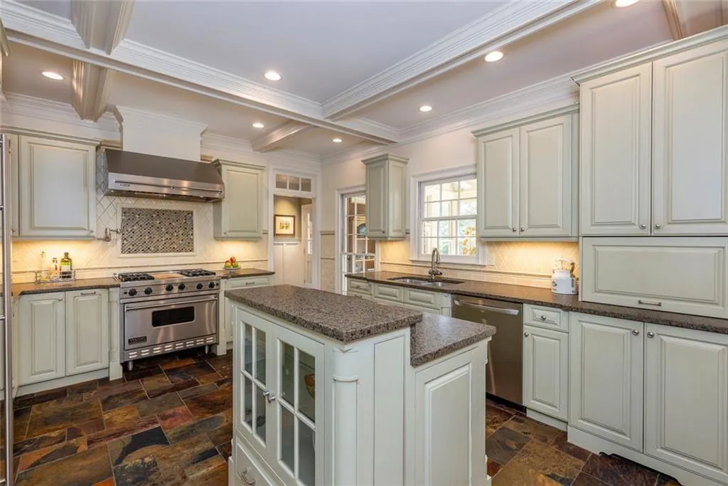 1048 Byrnwyck Road Ne, Brookhaven, Georgia 30319, 5 Bedrooms Bedrooms, ,3 BathroomsBathrooms,Residential,For Sale,1048 Byrnwyck Road Ne,7631250