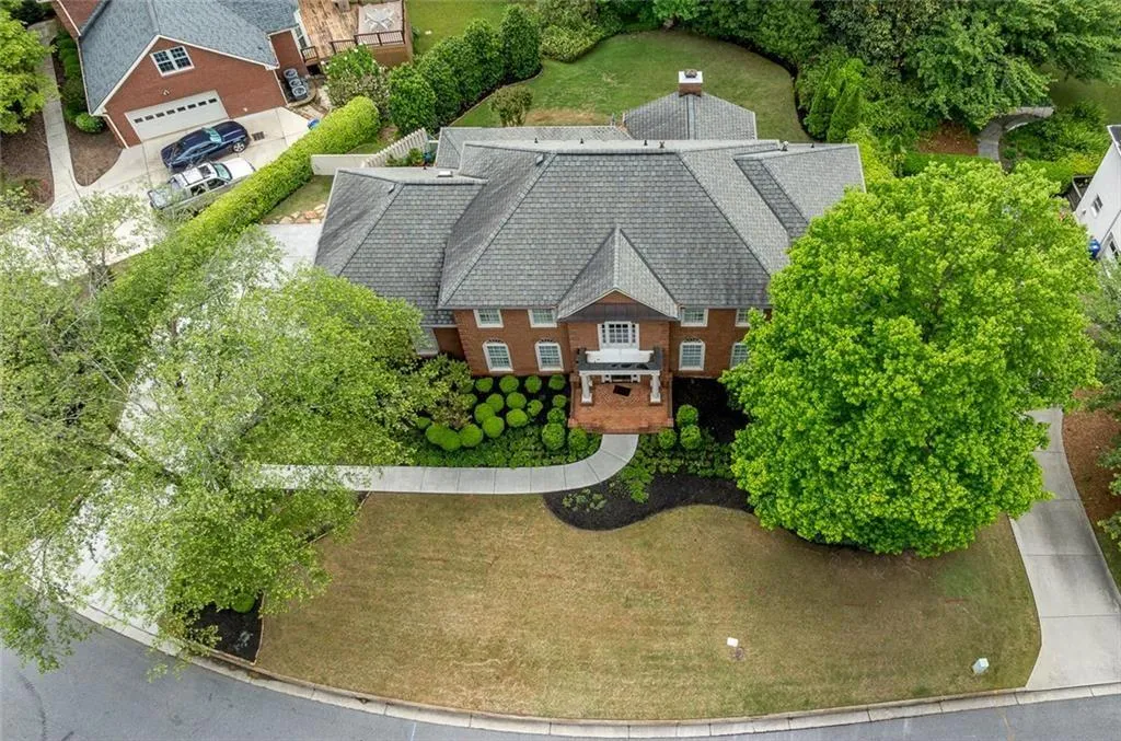 1048 Byrnwyck Road Ne, Brookhaven, Georgia 30319, 5 Bedrooms Bedrooms, ,3 BathroomsBathrooms,Residential,For Sale,1048 Byrnwyck Road Ne,7631250