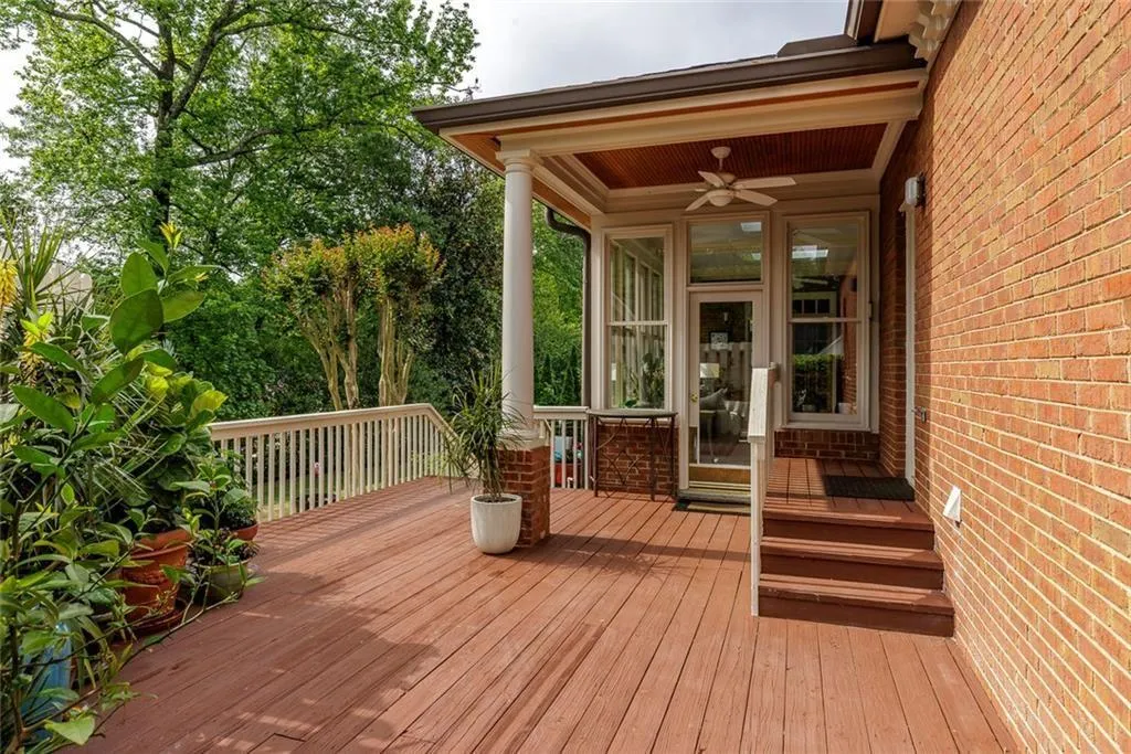 1048 Byrnwyck Road Ne, Brookhaven, Georgia 30319, 5 Bedrooms Bedrooms, ,3 BathroomsBathrooms,Residential,For Sale,1048 Byrnwyck Road Ne,7631250