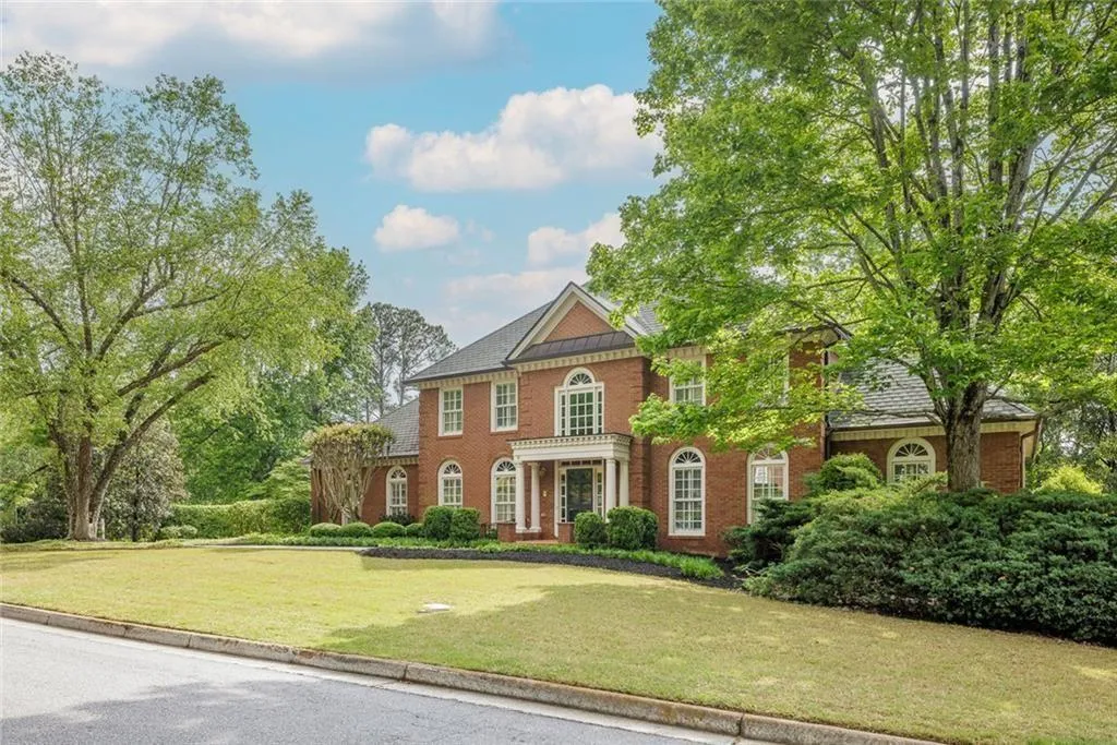 1048 Byrnwyck Road Ne, Brookhaven, Georgia 30319, 5 Bedrooms Bedrooms, ,3 BathroomsBathrooms,Residential,For Sale,1048 Byrnwyck Road Ne,7631250