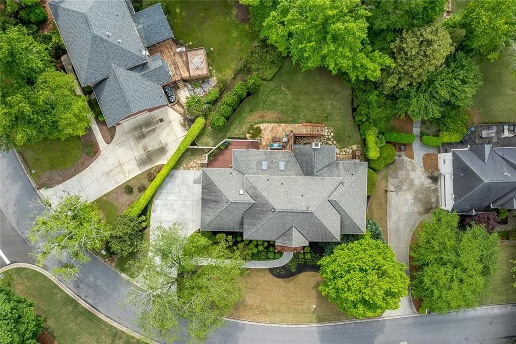 1048 Byrnwyck Road Ne, Brookhaven, Georgia 30319, 5 Bedrooms Bedrooms, ,3 BathroomsBathrooms,Residential,For Sale,1048 Byrnwyck Road Ne,7631250