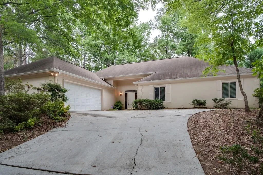 470 W Spalding Drive, Sandy Springs, Georgia 30328, 3 Bedrooms Bedrooms, ,2 BathroomsBathrooms,Residential,Sold,470 W Spalding Drive,6565995