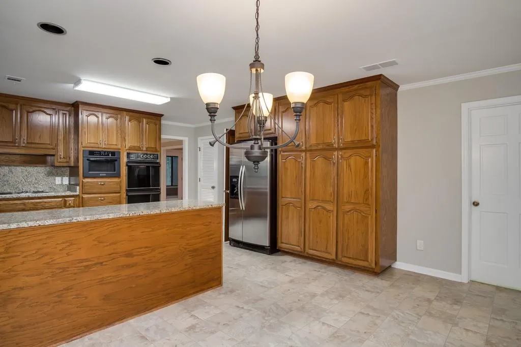 470 W Spalding Drive, Sandy Springs, Georgia 30328, 3 Bedrooms Bedrooms, ,2 BathroomsBathrooms,Residential,Sold,470 W Spalding Drive,6565995