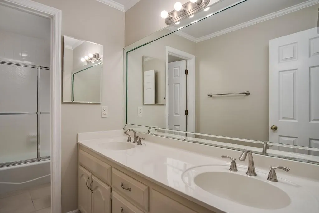 470 W Spalding Drive, Sandy Springs, Georgia 30328, 3 Bedrooms Bedrooms, ,2 BathroomsBathrooms,Residential,Sold,470 W Spalding Drive,6565995