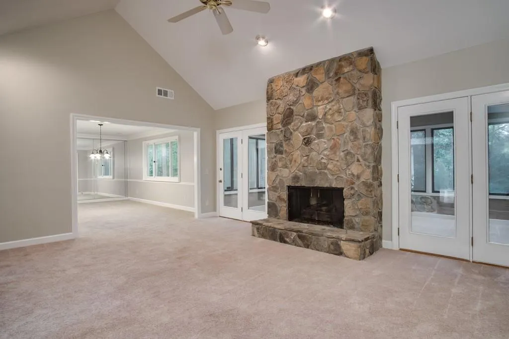 470 W Spalding Drive, Sandy Springs, Georgia 30328, 3 Bedrooms Bedrooms, ,2 BathroomsBathrooms,Residential,Sold,470 W Spalding Drive,6565995