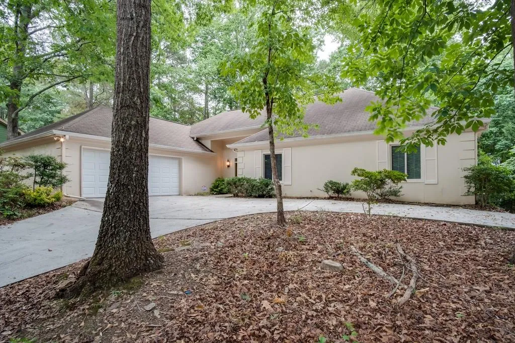 470 W Spalding Drive, Sandy Springs, Georgia 30328, 3 Bedrooms Bedrooms, ,2 BathroomsBathrooms,Residential,Sold,470 W Spalding Drive,6565995