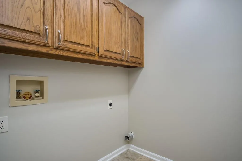 470 W Spalding Drive, Sandy Springs, Georgia 30328, 3 Bedrooms Bedrooms, ,2 BathroomsBathrooms,Residential,Sold,470 W Spalding Drive,6565995