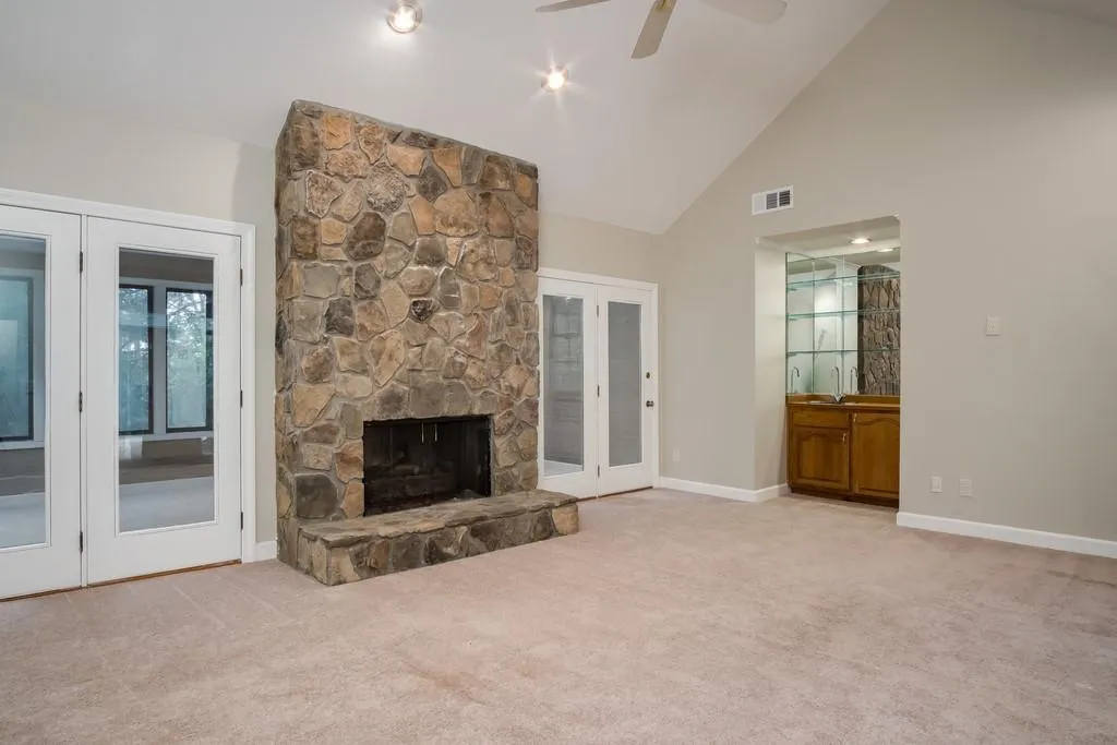 470 W Spalding Drive, Sandy Springs, Georgia 30328, 3 Bedrooms Bedrooms, ,2 BathroomsBathrooms,Residential,Sold,470 W Spalding Drive,6565995