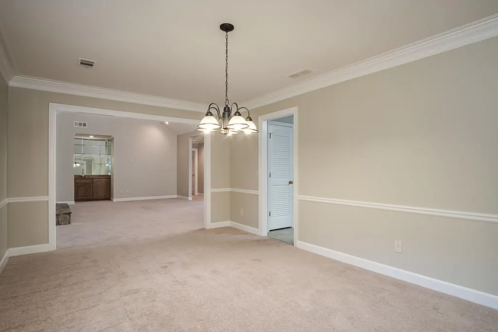 470 W Spalding Drive, Sandy Springs, Georgia 30328, 3 Bedrooms Bedrooms, ,2 BathroomsBathrooms,Residential,Sold,470 W Spalding Drive,6565995