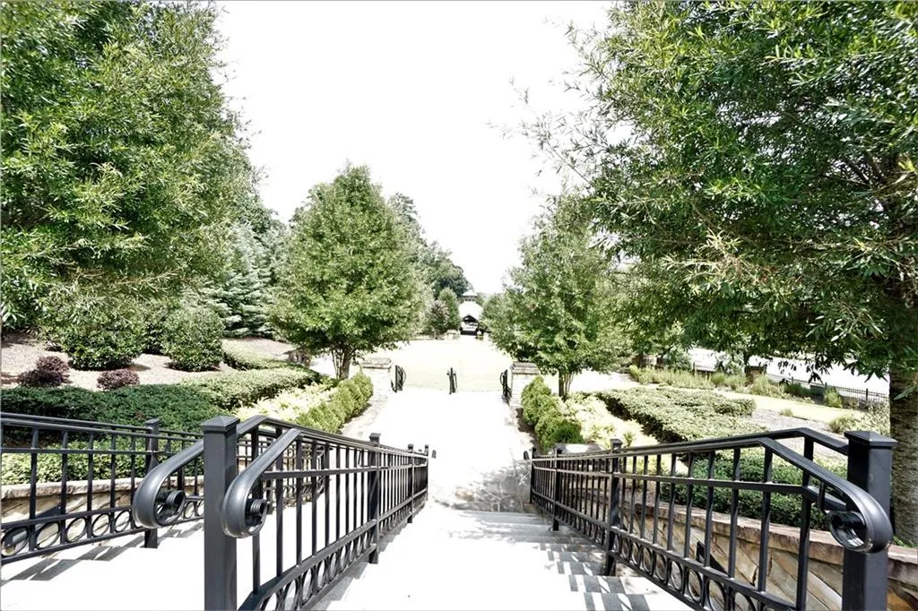 290 Mark Trail, Sandy Springs, Georgia 30328, 4 Bedrooms Bedrooms, ,2 BathroomsBathrooms,Residential,Sold,290 Mark Trail,6924585