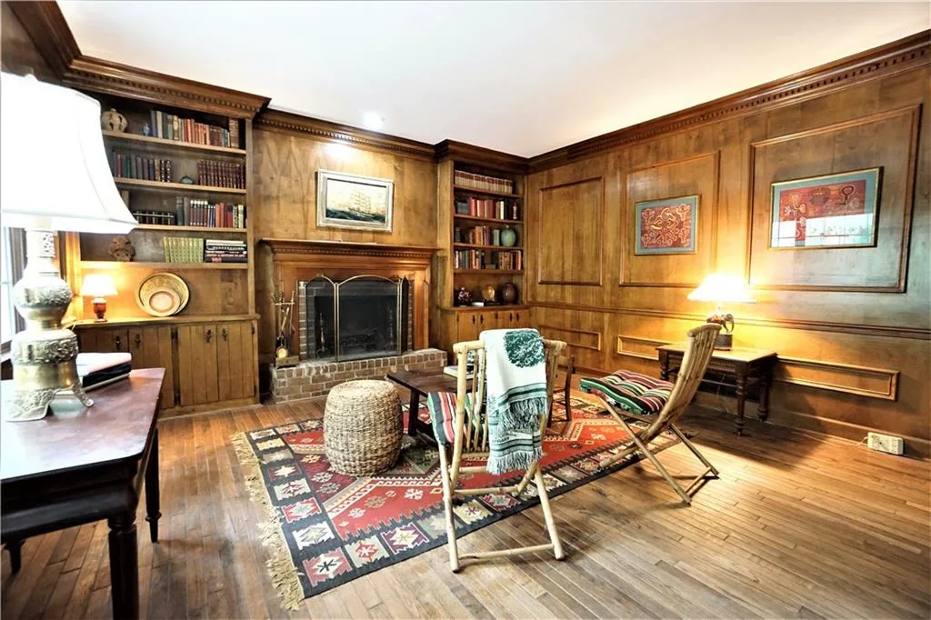 290 Mark Trail, Sandy Springs, Georgia 30328, 4 Bedrooms Bedrooms, ,2 BathroomsBathrooms,Residential,Sold,290 Mark Trail,6924585