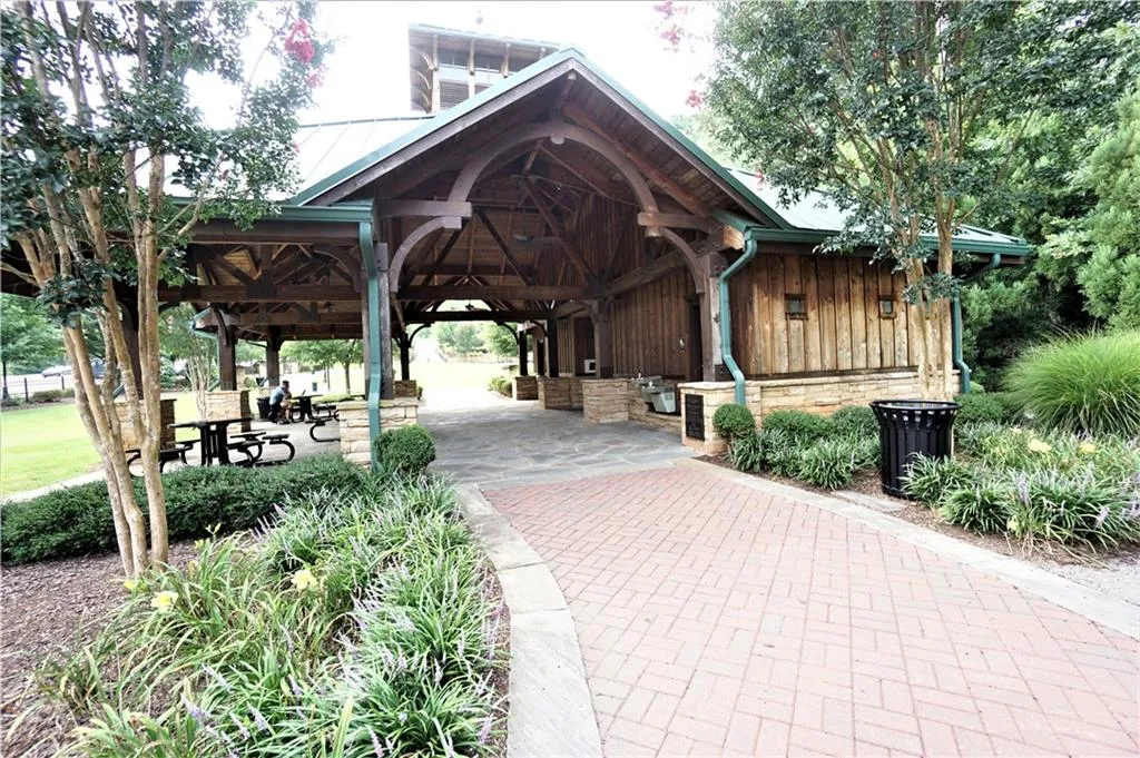 290 Mark Trail, Sandy Springs, Georgia 30328, 4 Bedrooms Bedrooms, ,2 BathroomsBathrooms,Residential,Sold,290 Mark Trail,6924585