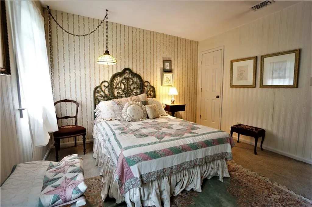 290 Mark Trail, Sandy Springs, Georgia 30328, 4 Bedrooms Bedrooms, ,2 BathroomsBathrooms,Residential,Sold,290 Mark Trail,6924585