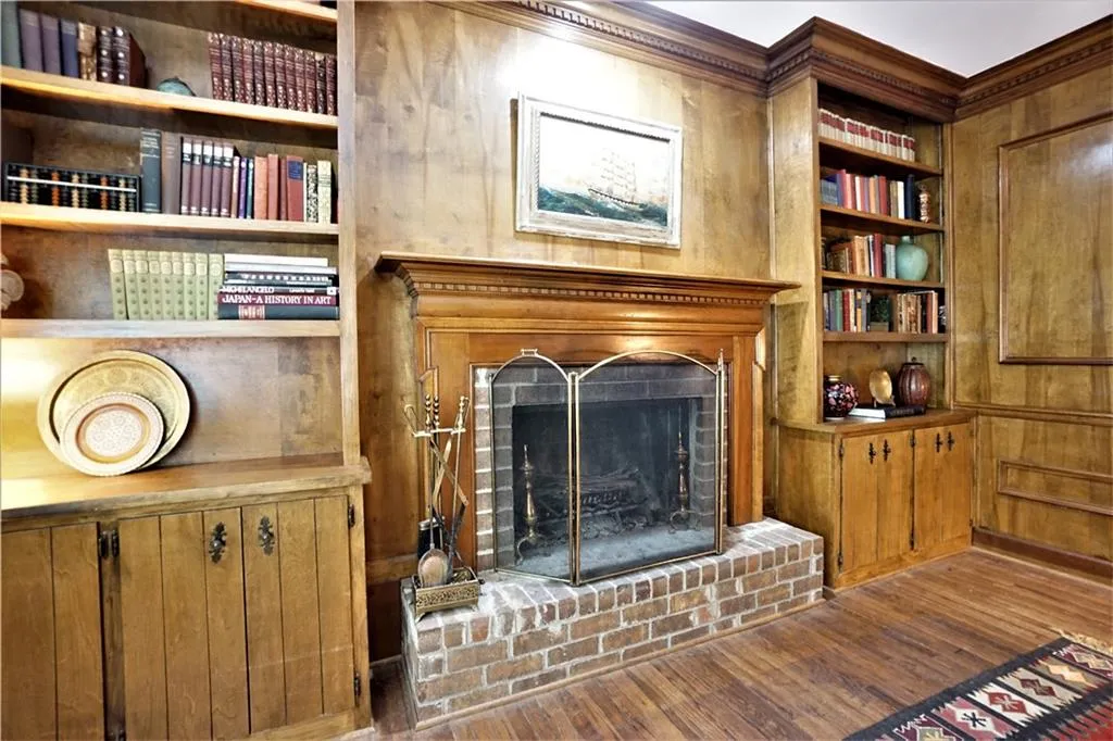 290 Mark Trail, Sandy Springs, Georgia 30328, 4 Bedrooms Bedrooms, ,2 BathroomsBathrooms,Residential,Sold,290 Mark Trail,6924585