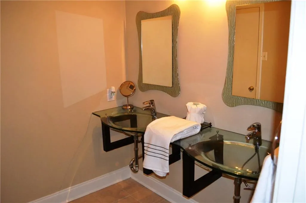 6520 Roswell Road Unit 62, Atlanta, Georgia 30328, 2 Bedrooms Bedrooms, ,1 BathroomBathrooms,Residential,Sold,6520 Roswell Road Unit 62,5629743