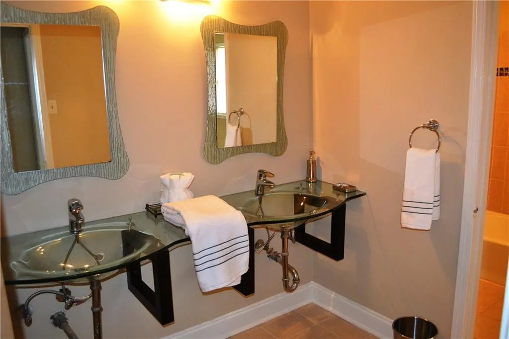 6520 Roswell Road Unit 62, Atlanta, Georgia 30328, 2 Bedrooms Bedrooms, ,1 BathroomBathrooms,Residential,Sold,6520 Roswell Road Unit 62,5629743