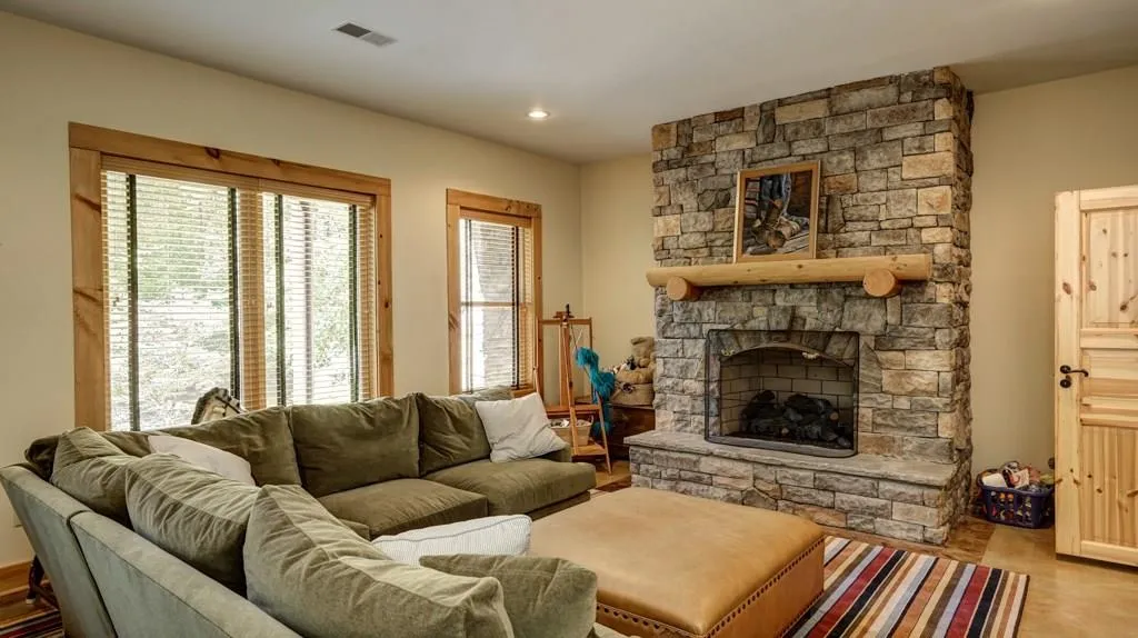 8900 Island Ferry Road, Sandy Springs, Georgia 30350, 6 Bedrooms Bedrooms, ,4 BathroomsBathrooms,Residential,Sold,8900 Island Ferry Road,6053398
