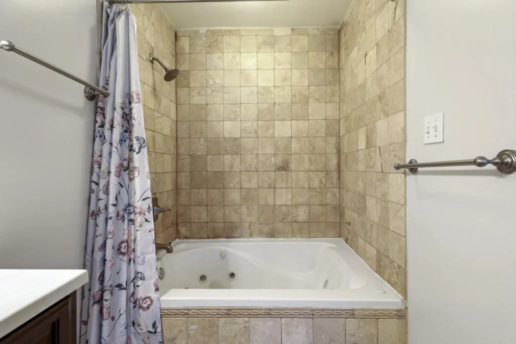 234 Peachtree Hollow Court, Sandy Springs, Georgia 30328, 3 Bedrooms Bedrooms, ,2 BathroomsBathrooms,Residential,Sold,234 Peachtree Hollow Court,6796335