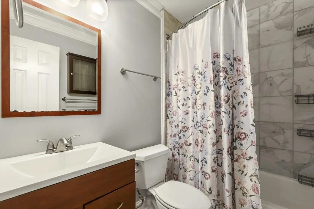 234 Peachtree Hollow Court, Sandy Springs, Georgia 30328, 3 Bedrooms Bedrooms, ,2 BathroomsBathrooms,Residential,Sold,234 Peachtree Hollow Court,6796335
