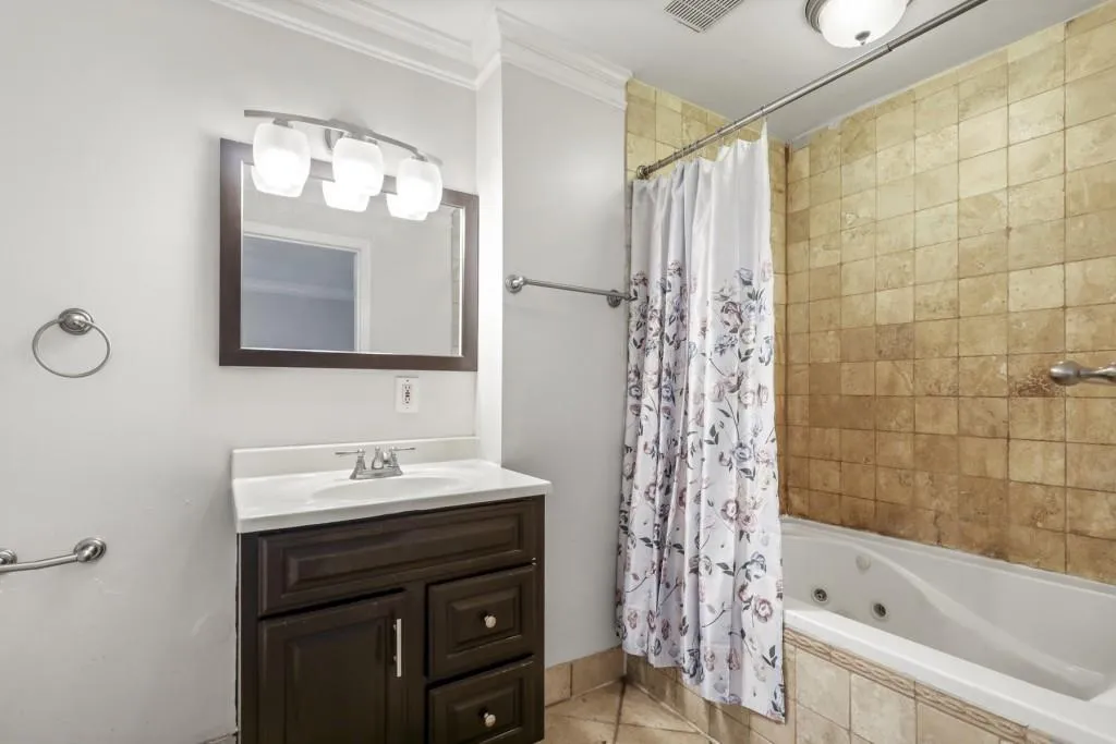 234 Peachtree Hollow Court, Sandy Springs, Georgia 30328, 3 Bedrooms Bedrooms, ,2 BathroomsBathrooms,Residential,Sold,234 Peachtree Hollow Court,6796335
