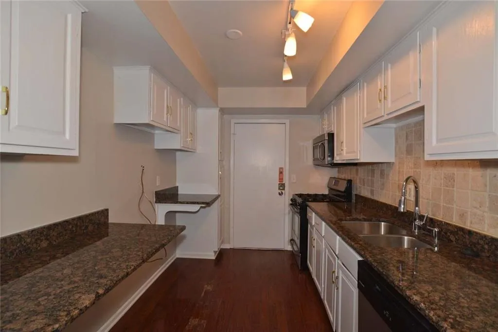 6851 Roswell Road Unit D31, Atlanta, Georgia 30328, 2 Bedrooms Bedrooms, ,2 BathroomsBathrooms,Residential,Sold,6851 Roswell Road Unit D31,6096260