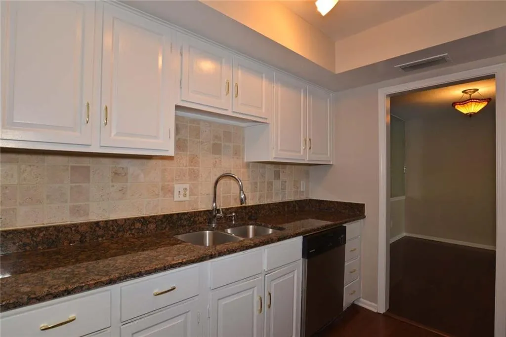 6851 Roswell Road Unit D31, Atlanta, Georgia 30328, 2 Bedrooms Bedrooms, ,2 BathroomsBathrooms,Residential,Sold,6851 Roswell Road Unit D31,6096260