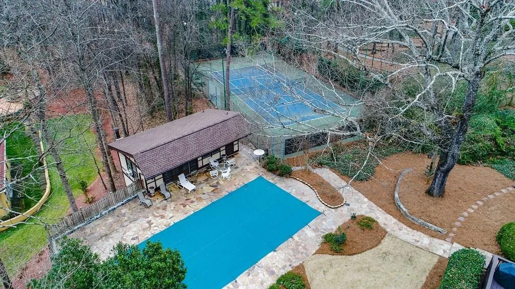 250 Glen Lake Drive, Atlanta, Georgia 30327, 5 Bedrooms Bedrooms, ,4 BathroomsBathrooms,Residential,Sold,250 Glen Lake Drive,5965574
