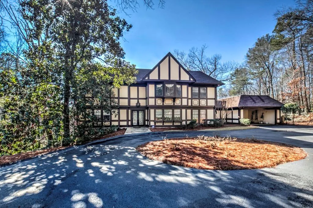 250 Glen Lake Drive, Atlanta, Georgia 30327, 5 Bedrooms Bedrooms, ,4 BathroomsBathrooms,Residential,Sold,250 Glen Lake Drive,5965574