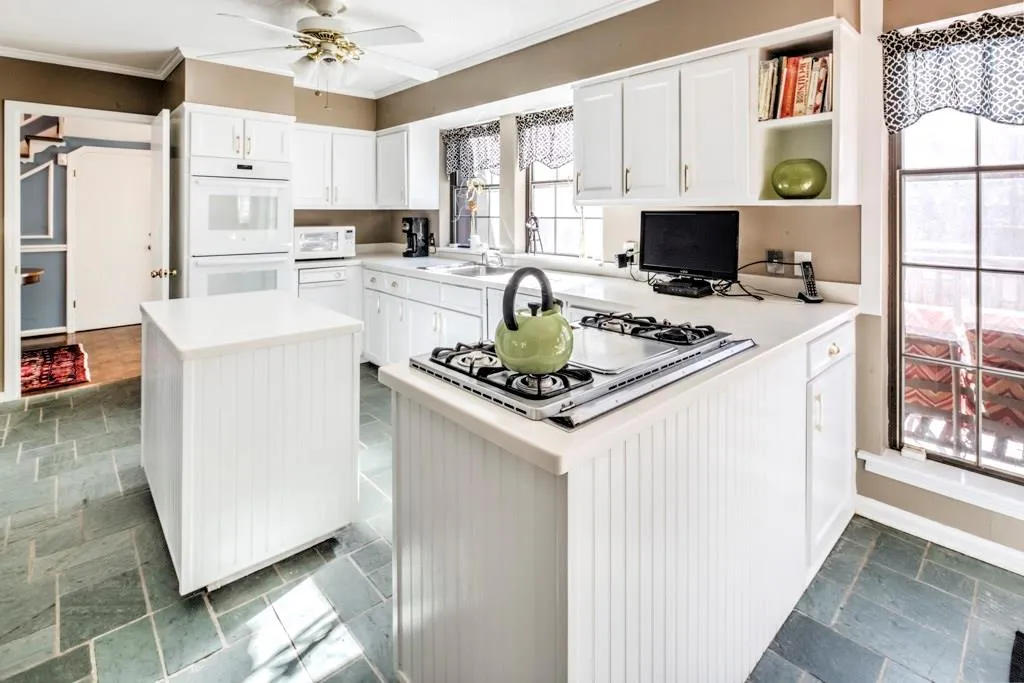 250 Glen Lake Drive, Atlanta, Georgia 30327, 5 Bedrooms Bedrooms, ,4 BathroomsBathrooms,Residential,Sold,250 Glen Lake Drive,5965574