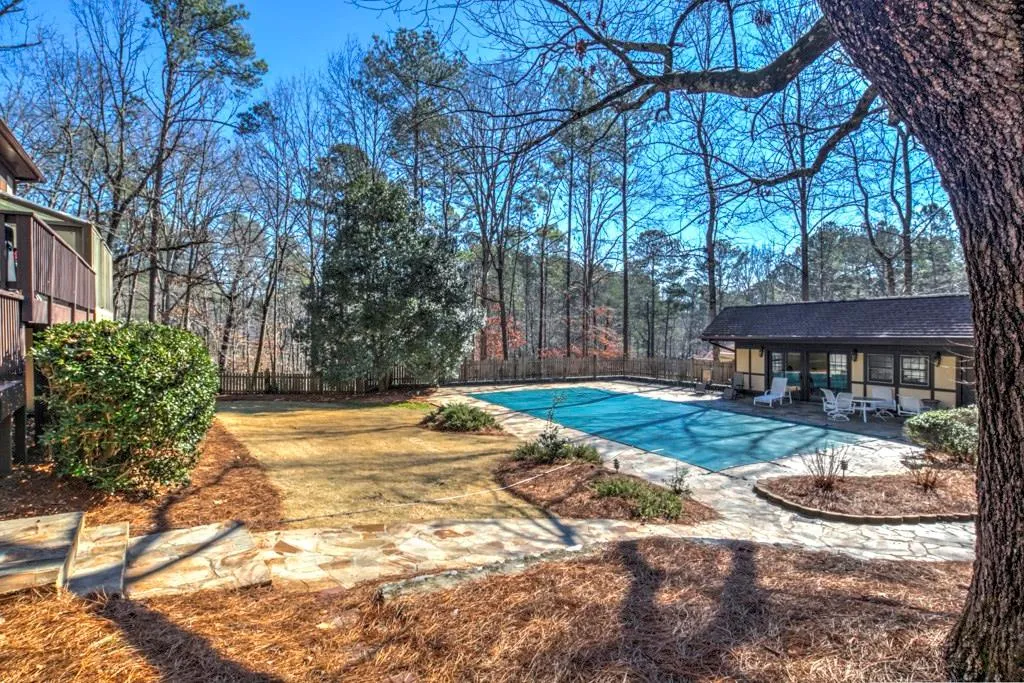 250 Glen Lake Drive, Atlanta, Georgia 30327, 5 Bedrooms Bedrooms, ,4 BathroomsBathrooms,Residential,Sold,250 Glen Lake Drive,5965574