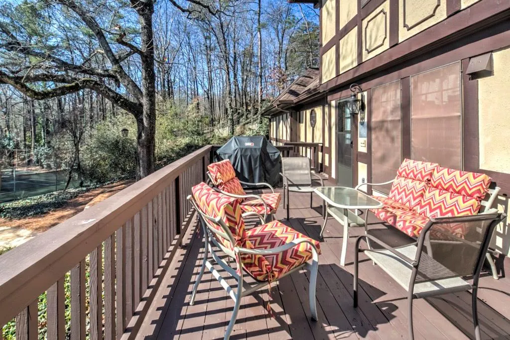 250 Glen Lake Drive, Atlanta, Georgia 30327, 5 Bedrooms Bedrooms, ,4 BathroomsBathrooms,Residential,Sold,250 Glen Lake Drive,5965574