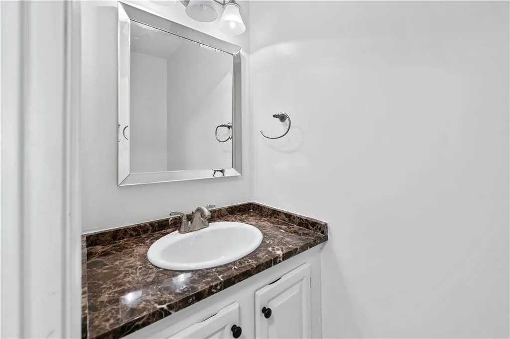 102 Defoors Mill Drive Nw, Atlanta, Georgia 30318, 2 Bedrooms Bedrooms, ,2 BathroomsBathrooms,Residential,For Sale,102 Defoors Mill Drive Nw,7672995