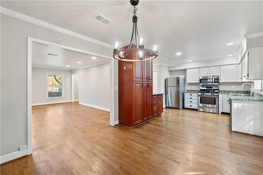 102 Defoors Mill Drive Nw, Atlanta, Georgia 30318, 2 Bedrooms Bedrooms, ,2 BathroomsBathrooms,Residential,For Sale,102 Defoors Mill Drive Nw,7672995