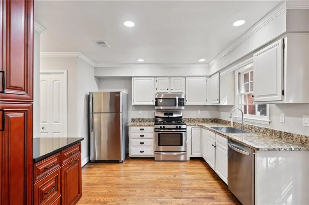 102 Defoors Mill Drive Nw, Atlanta, Georgia 30318, 2 Bedrooms Bedrooms, ,2 BathroomsBathrooms,Residential,For Sale,102 Defoors Mill Drive Nw,7672995