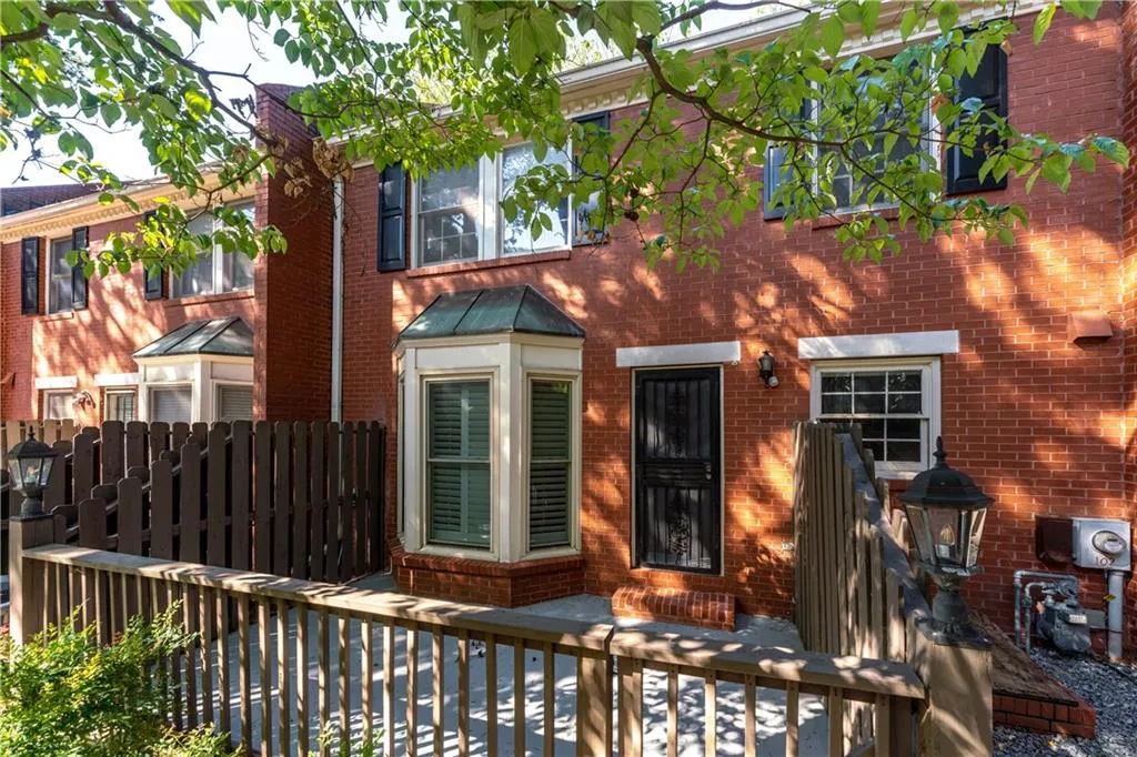 102 Defoors Mill Drive Nw, Atlanta, Georgia 30318, 2 Bedrooms Bedrooms, ,2 BathroomsBathrooms,Residential,For Sale,102 Defoors Mill Drive Nw,7672995