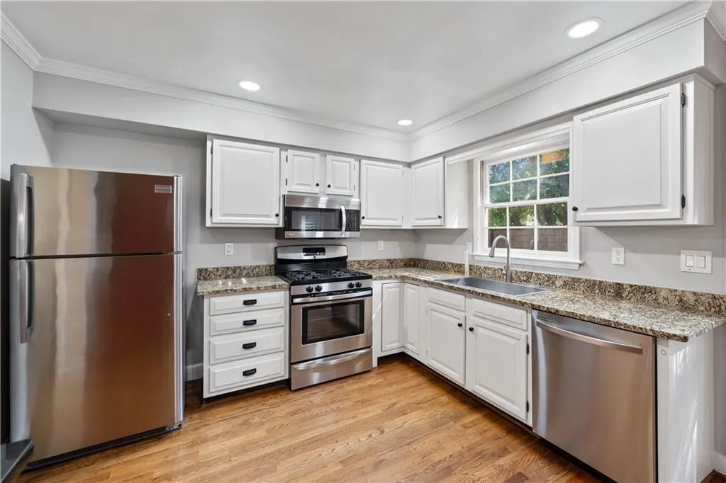 102 Defoors Mill Drive Nw, Atlanta, Georgia 30318, 2 Bedrooms Bedrooms, ,2 BathroomsBathrooms,Residential,For Sale,102 Defoors Mill Drive Nw,7672995