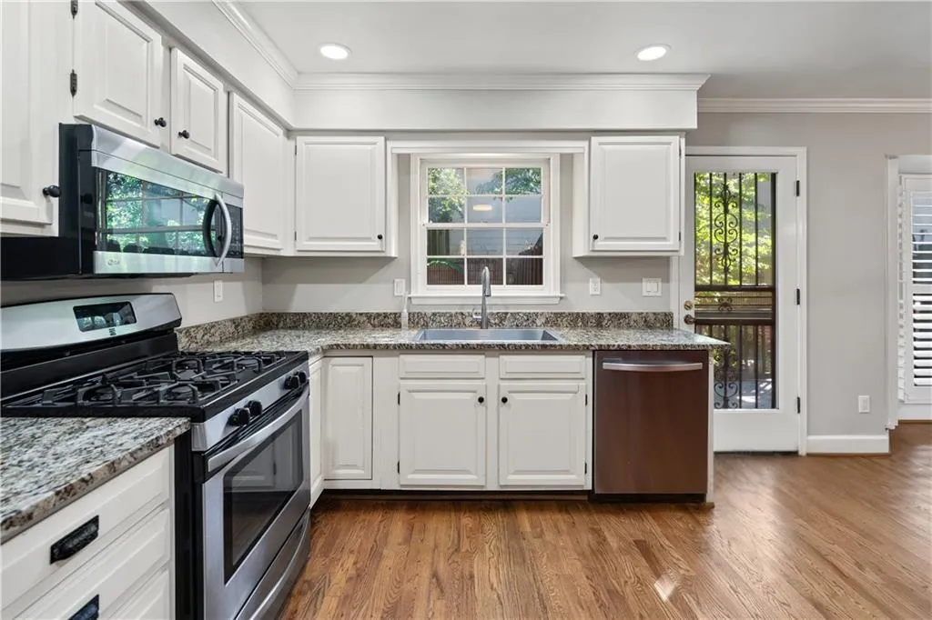 102 Defoors Mill Drive Nw, Atlanta, Georgia 30318, 2 Bedrooms Bedrooms, ,2 BathroomsBathrooms,Residential,For Sale,102 Defoors Mill Drive Nw,7672995