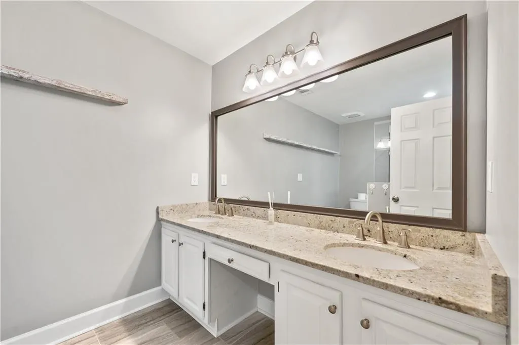 102 Defoors Mill Drive Nw, Atlanta, Georgia 30318, 2 Bedrooms Bedrooms, ,2 BathroomsBathrooms,Residential,For Sale,102 Defoors Mill Drive Nw,7672995