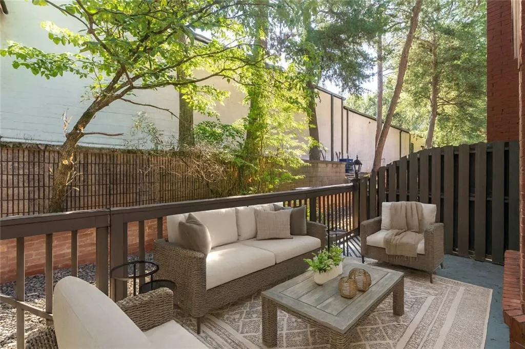 102 Defoors Mill Drive Nw, Atlanta, Georgia 30318, 2 Bedrooms Bedrooms, ,2 BathroomsBathrooms,Residential,For Sale,102 Defoors Mill Drive Nw,7672995