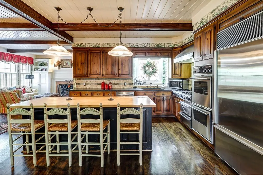 210 Grapevine Run, Sandy Springs, Georgia 30350, 6 Bedrooms Bedrooms, ,5 BathroomsBathrooms,Residential,Sold,210 Grapevine Run,5677284