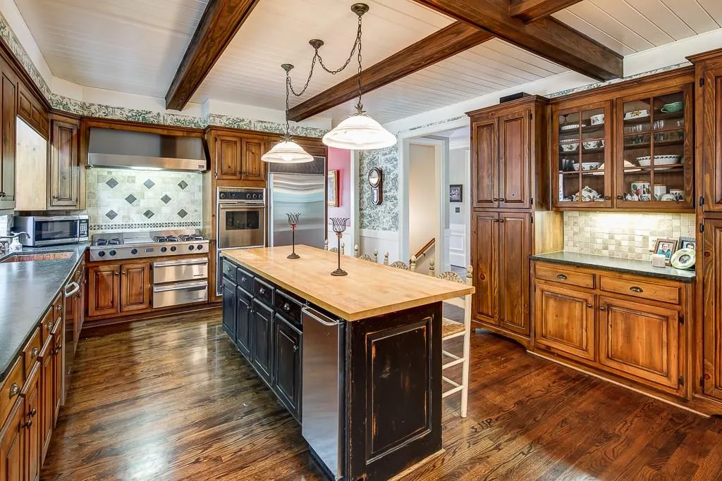 210 Grapevine Run, Sandy Springs, Georgia 30350, 6 Bedrooms Bedrooms, ,5 BathroomsBathrooms,Residential,Sold,210 Grapevine Run,5677284