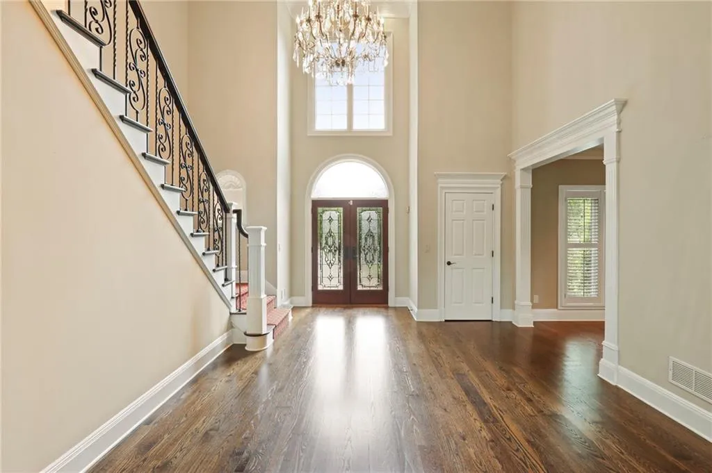 230 Grogans Lake Point, Sandy Springs, Georgia 30350, 5 Bedrooms Bedrooms, ,4 BathroomsBathrooms,Residential,Sold,230 Grogans Lake Point,6887345