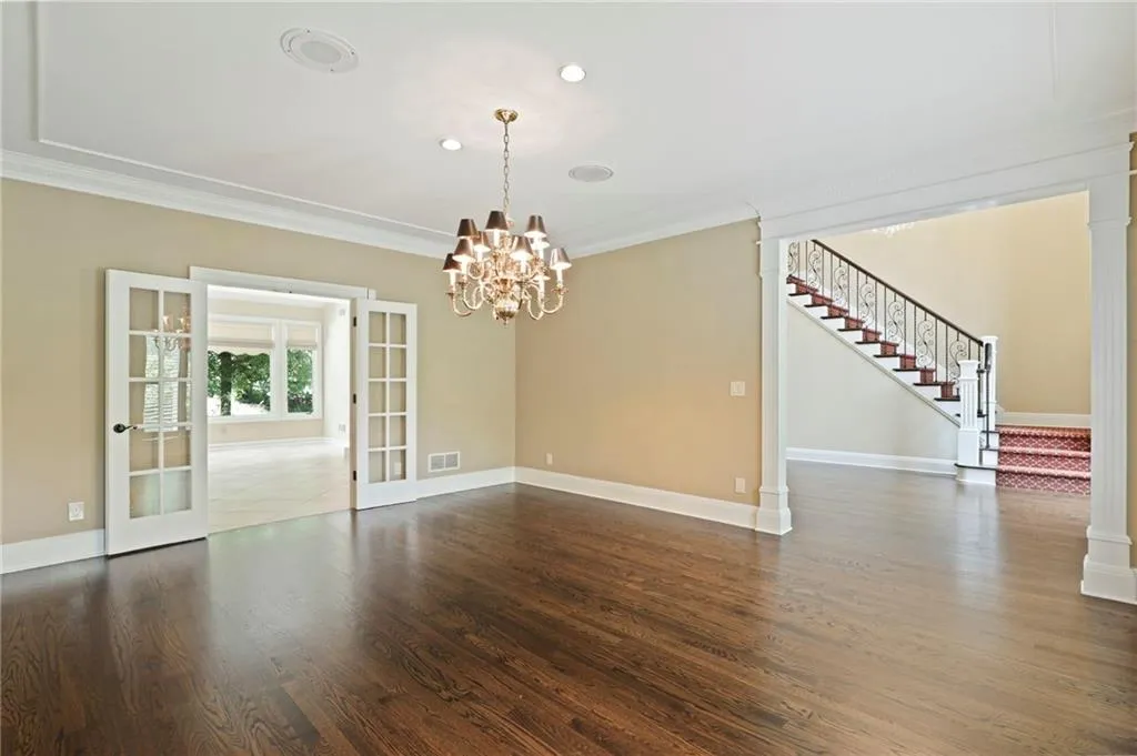 230 Grogans Lake Point, Sandy Springs, Georgia 30350, 5 Bedrooms Bedrooms, ,4 BathroomsBathrooms,Residential,Sold,230 Grogans Lake Point,6887345