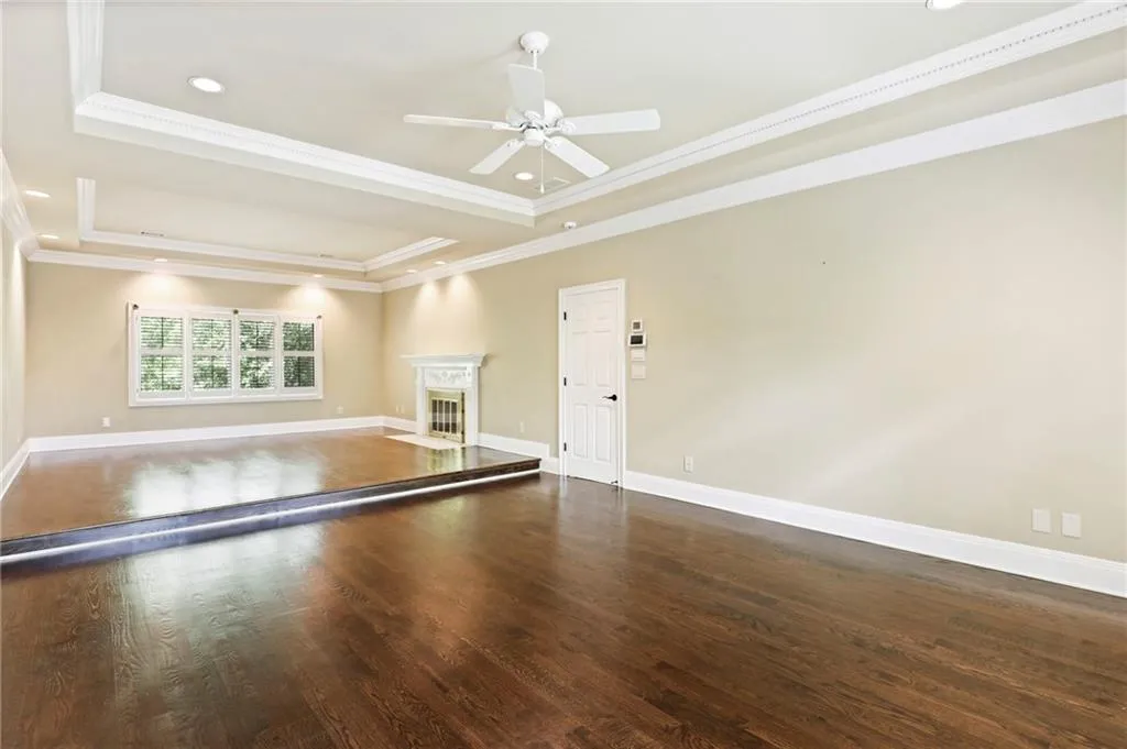 230 Grogans Lake Point, Sandy Springs, Georgia 30350, 5 Bedrooms Bedrooms, ,4 BathroomsBathrooms,Residential,Sold,230 Grogans Lake Point,6887345