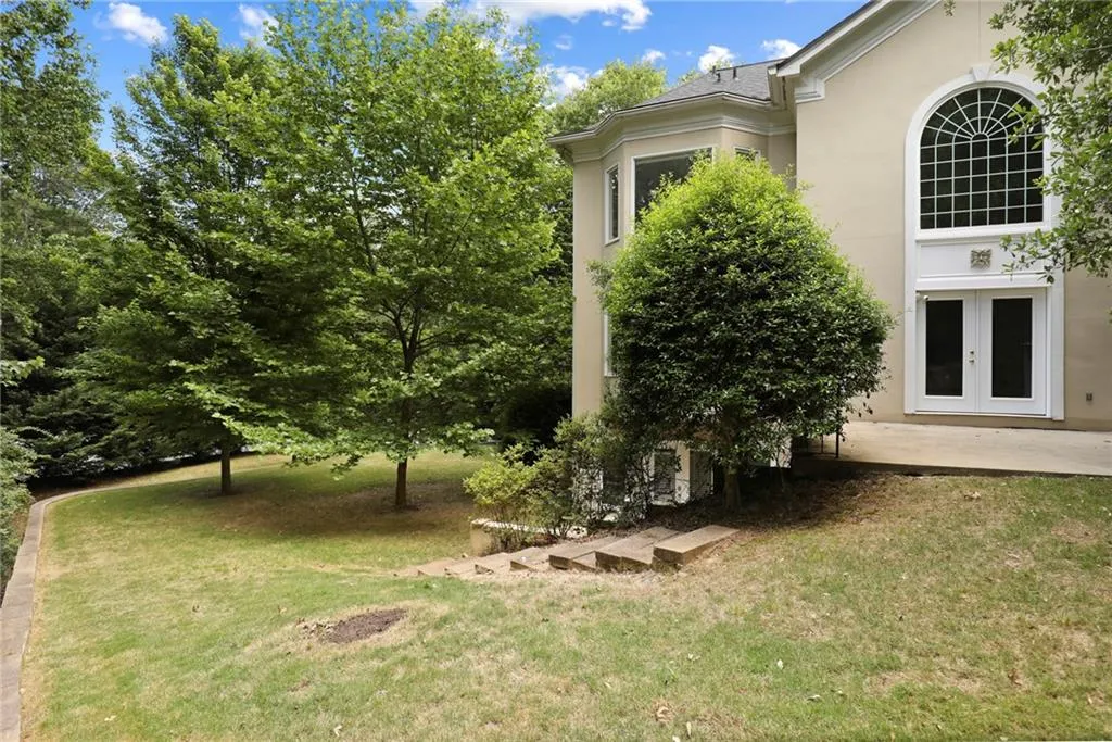 230 Grogans Lake Point, Sandy Springs, Georgia 30350, 5 Bedrooms Bedrooms, ,4 BathroomsBathrooms,Residential,Sold,230 Grogans Lake Point,6887345