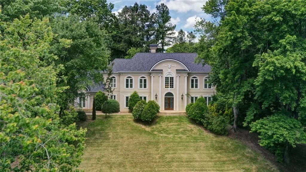 230 Grogans Lake Point, Sandy Springs, Georgia 30350, 5 Bedrooms Bedrooms, ,4 BathroomsBathrooms,Residential,Sold,230 Grogans Lake Point,6887345