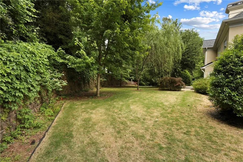 230 Grogans Lake Point, Sandy Springs, Georgia 30350, 5 Bedrooms Bedrooms, ,4 BathroomsBathrooms,Residential,Sold,230 Grogans Lake Point,6887345